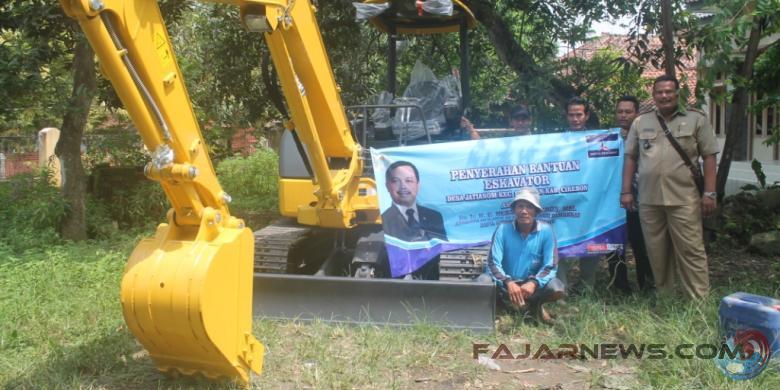 Hero Serahkan Bantuan Eskavator untuk Petani