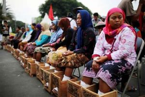 Herman Khaeron Petani dan Pabrik Semen Harus Duduk Bersama