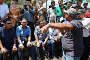 Komisi IV DPR Temui Aksi Massa Tolak Reklamasi Pantai Losari, Makassar