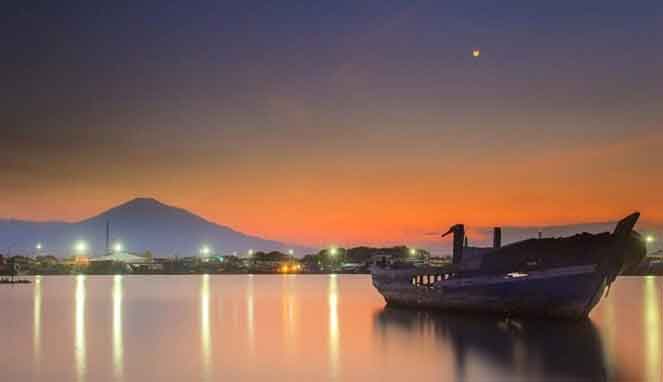 Pantai Kejawanan - foto: pantainesia