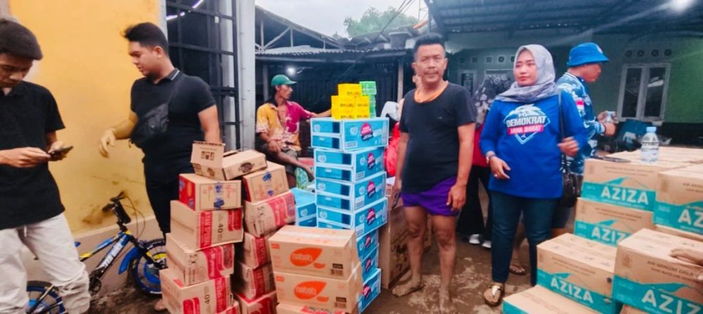 Peduli Korban Banjir, Herman Khaeron Salurkan Bantuan